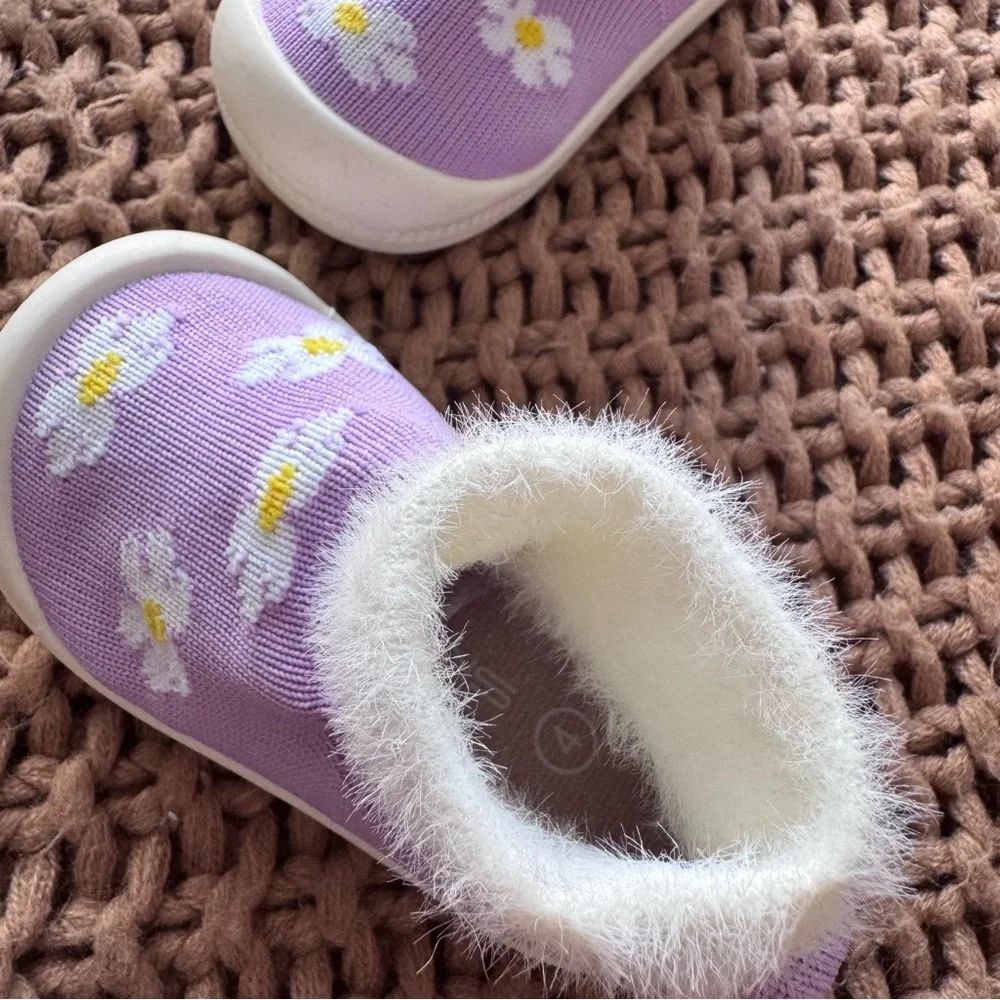 Baby Toddler Knit Booties Size 4 Purple Daisy Fleece Lined Slip On Shoes